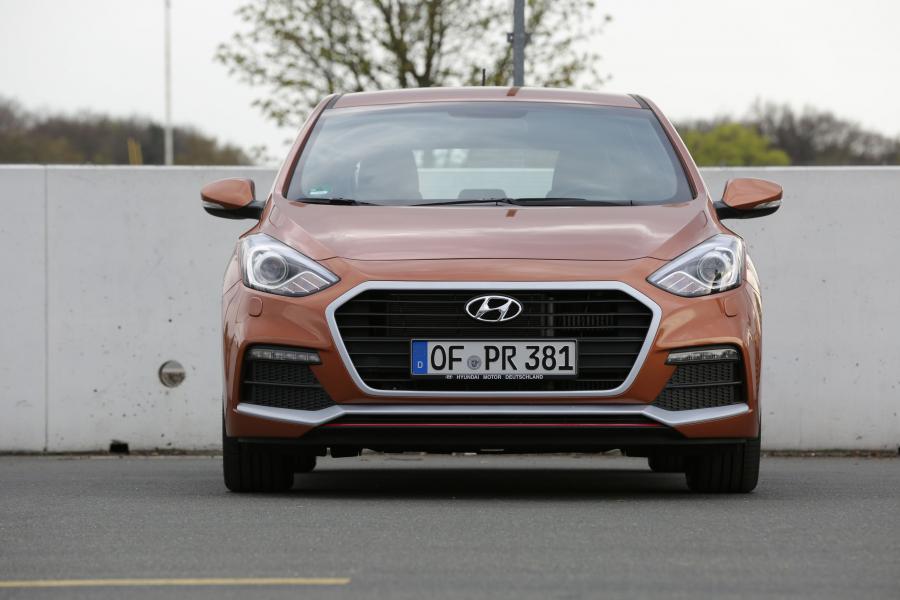  Hyundai i30 5-Door Turbo 2015 года  (фото 11 из 23)